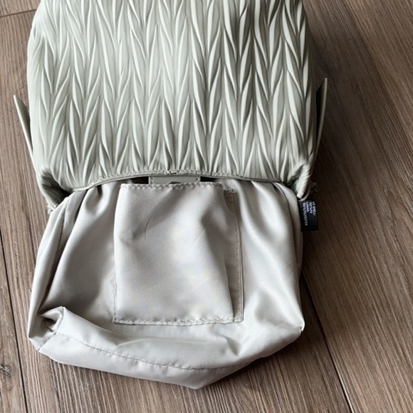 NWOT Madison West Light Green Small Shoulder Bag - Picture 5 of 6